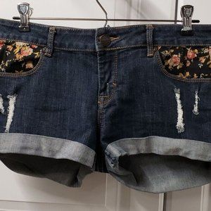 American Style Iris Jeans Women's Shorts  Size: Large  Pockets